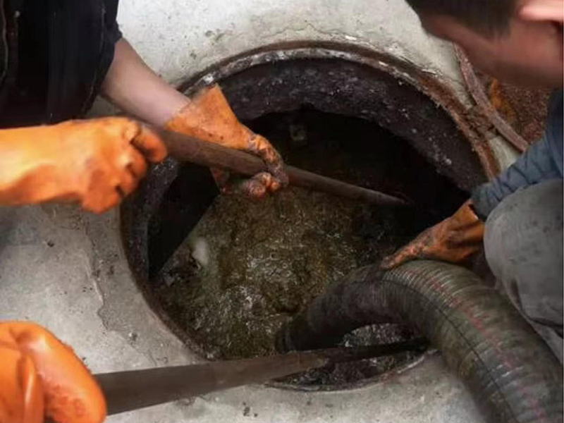 海兴清理化粪池时如何避免沼气的危害？